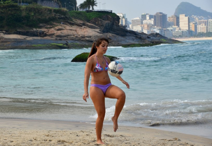 Дикий пляж девушки дикий бразилия фото