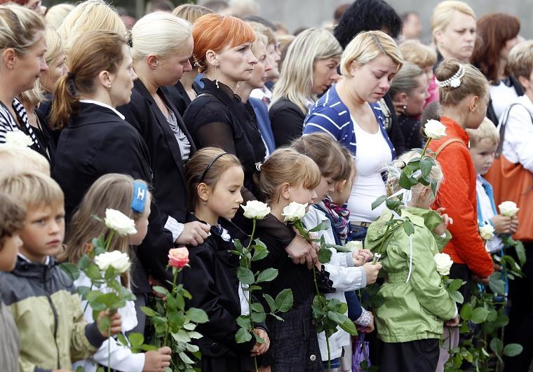 Pogrzeb Czworga Rodzeństwa, Które Utonęło W Warcie - Fakty.interia.pl