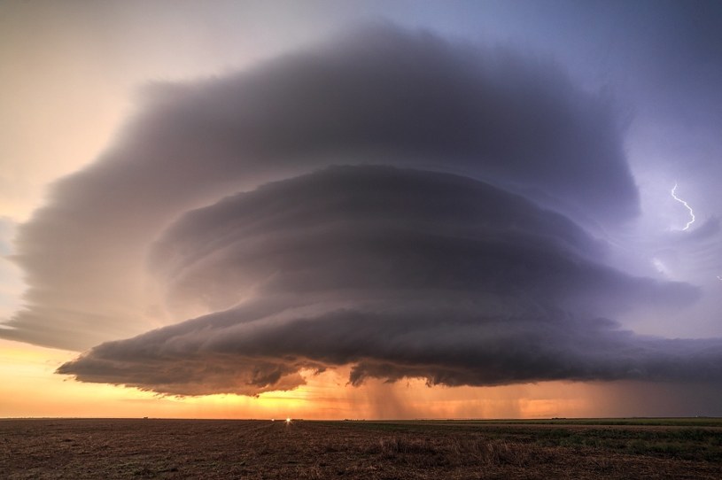 Pas W Którym Najczęściej Występują Tornada W Ameryce Północnej Potężne tornado w USA - Wiadomości pogodowe