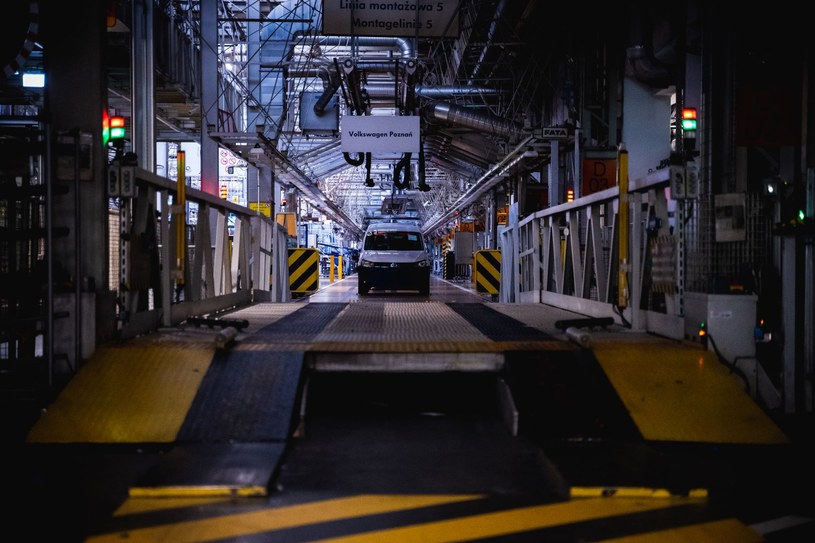 Opuszczona fabryka Volkswagen Poznań w czasie epidemii
