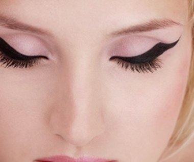 10 błędów, których powinnaś unikać podczas malowania się eyelinerem