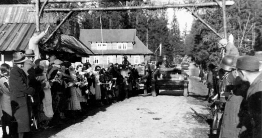 10. Brygada Kawalerii gen. Maczka przekracza granicę ze Słowacją w Podspadach, w drodze na Jaworzynę Spiską /Archiwum Tomasza Basarabowicza