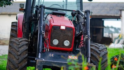 10-latek uruchomił traktor i wpadł pod koła. Dramat pod Kielcami 