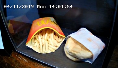 10-letni burger z McDonald's. Czy da się go zjeść?