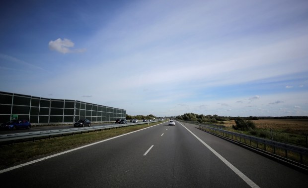 10 osób w aucie, kierowca bez uprawnień, a samochód bez przeglądu 