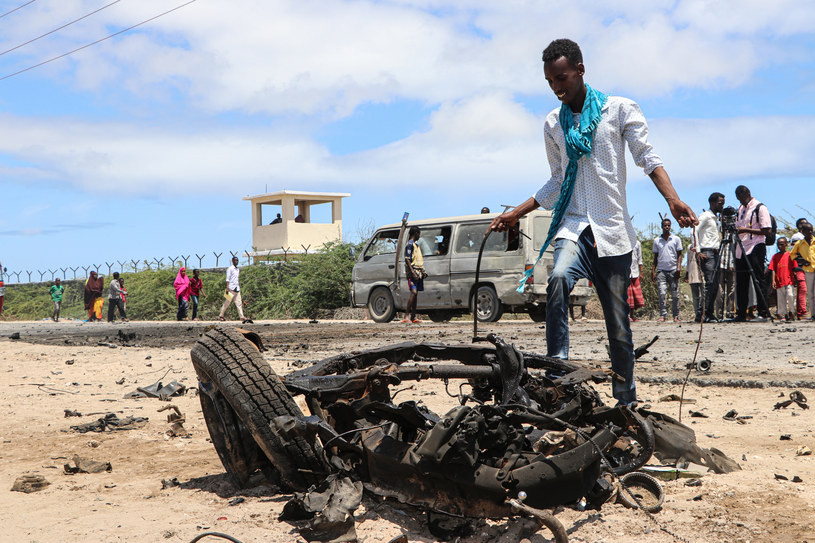 10 policjantów zginęło w wybuchu miny przy granicy z Somalią (zdjęcie ilustracyjne) /Abdirazak Hussein FARAH /AFP