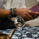 10 przepowiedni, które zmrożą ci krew w żyłach. Co czeka nas w 2026 roku według "Żyjącego Nostradamusa"?