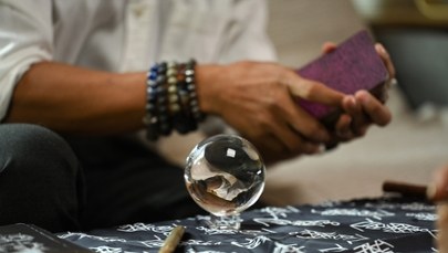 10 przepowiedni, które zmrożą ci krew w żyłach. Co czeka nas w 2026 roku według "Żyjącego Nostradamusa"?