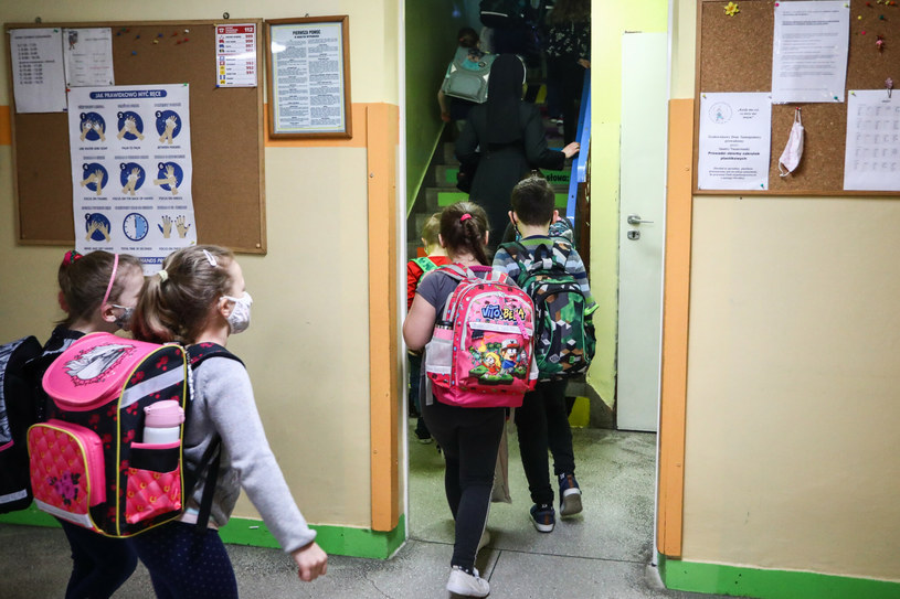 10 stycznia dzieci wracają do szkół stacjonarnie /Beata Zawrzel/REPORTER /East News