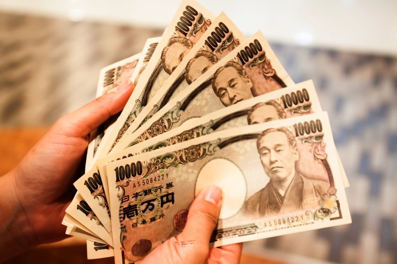 10 tys. japońskich jenów /123RF/PICSEL