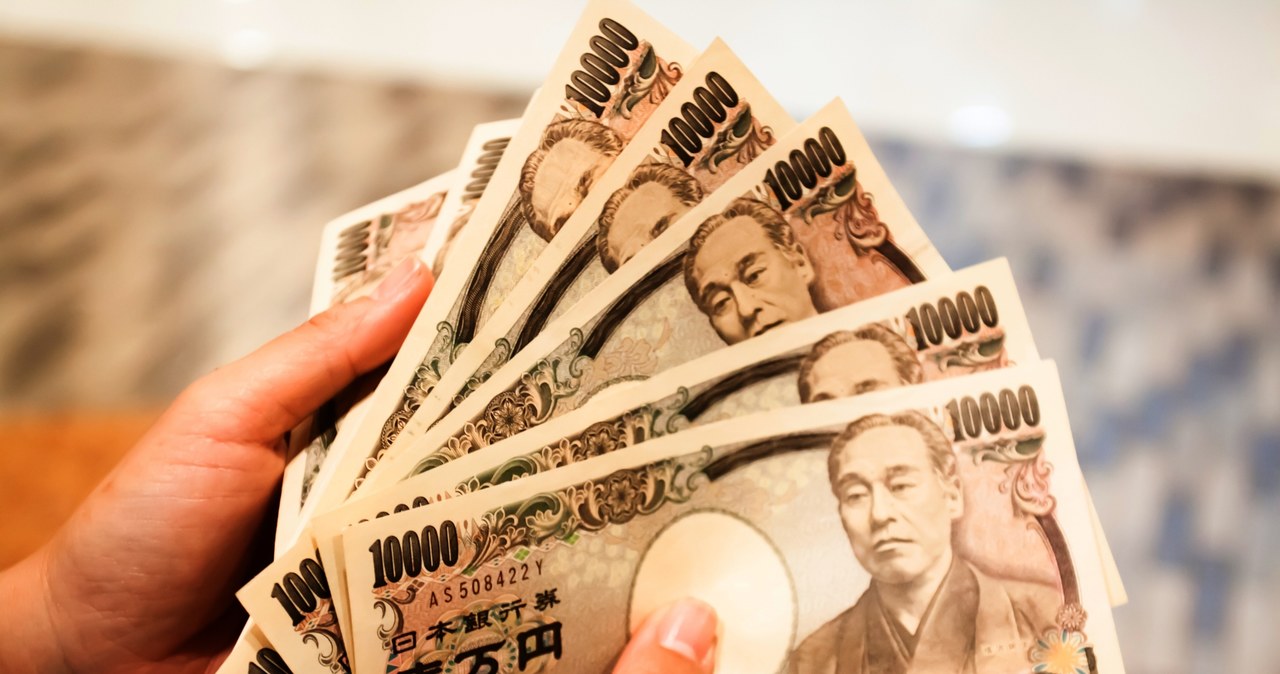 10 tys. japońskich jenów /123RF/PICSEL