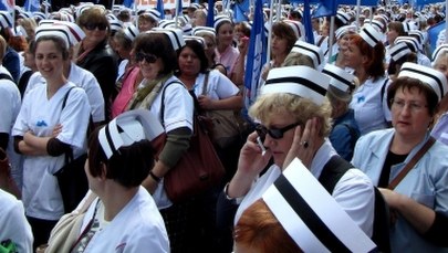 10 tysięcy pielęgniarek w Warszawie. "1450 złotych wypłaty po 26 latach pracy"
