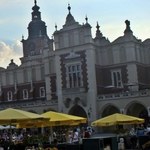 100 lat niepodległości w Krakowie: Rodziny uczestniczyły w grze miejskiej "Ocalić od zapomnienia"
