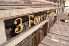 100-letni napis odkryty w Toruniu