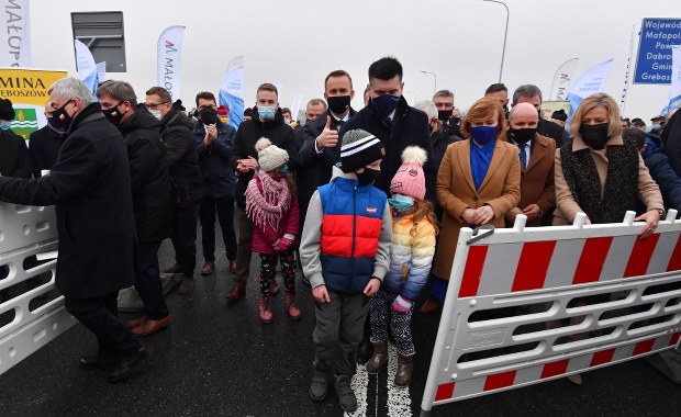 100 osób na otwarciu mostu. Policja i sanepid sprawdzają, czy nie złamano reżimu 