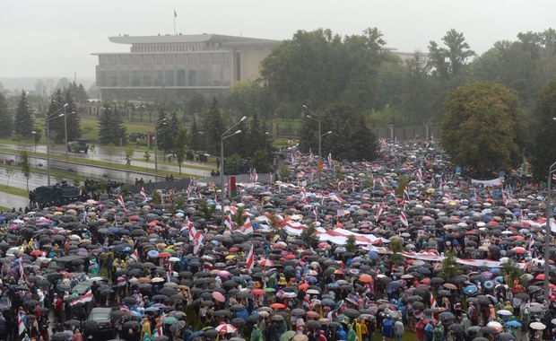 100 tysięcy ludzi na proteście w Mińsku, ponad 190 zatrzymań. Brutalne działania sił bezpieczeństwa w Grodnie [FILMY]