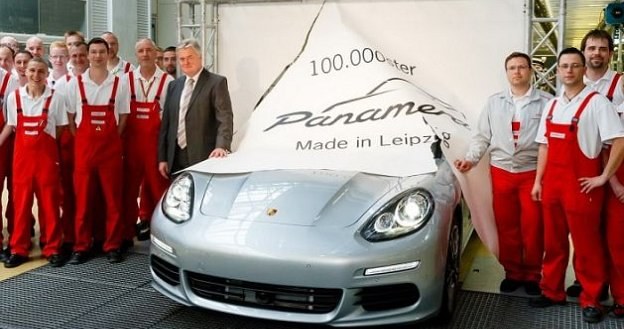 100-tysięczny egzemplarz Panamery w fabryce w Lipsku. /Porsche