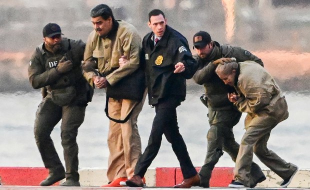 100 zabitych, ranny prezydent. Wenezuela podsumowuje atak USA