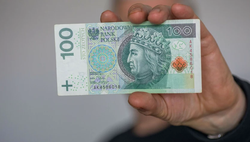 100 zł bez tych znaków jest nieważne. Polacy nie zwracają na to uwagi