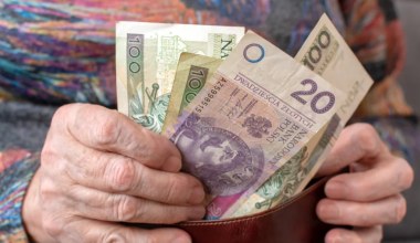 1025,15 zł specjalnej wypłaty dla seniorek. Wystarczy mieć tyle dzieci