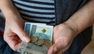 1025,15 zł specjalnej wypłaty dla seniorek. Wystarczy mieć tyle dzieci