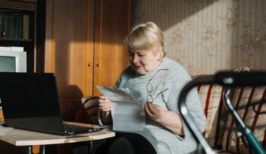 1033,07 zł specjalnej wypłaty dla seniorek. Wystarczy mieć tyle dzieci