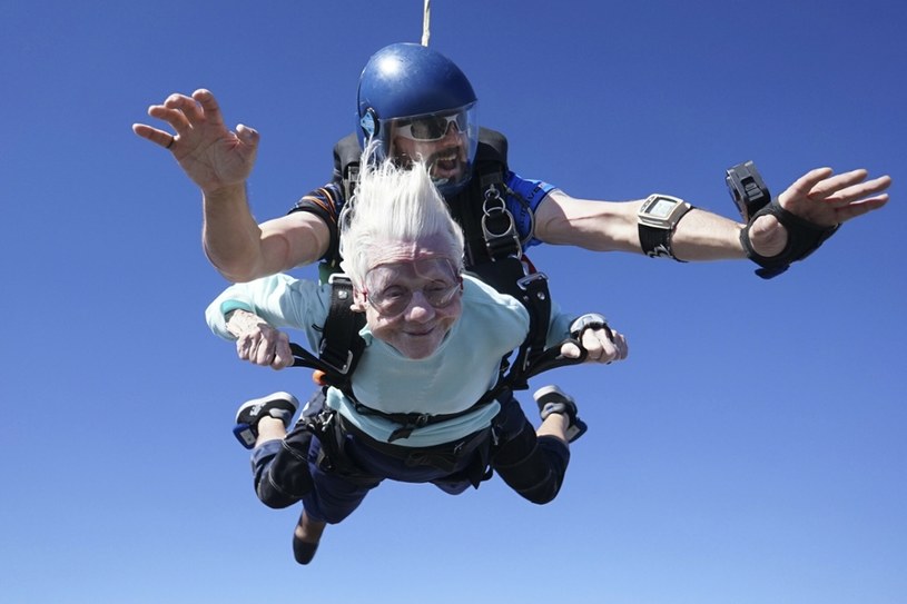 104-latka skoczyła ze spadochronem /Daniel Wilsey/Associated Press/East News /East News