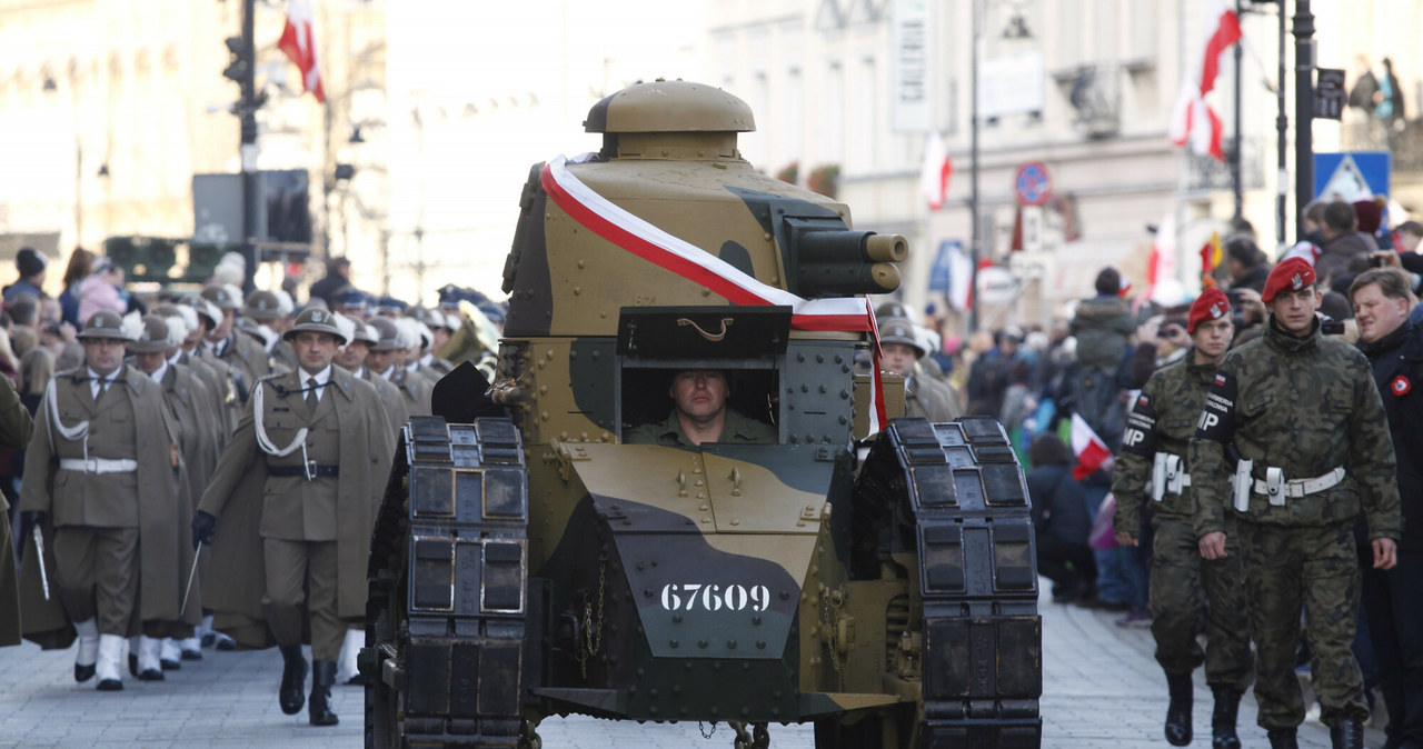 11.11.2013 Warszawa Dzien Niepodleglosci Marsz Prezydencki " Razem dla Niepodleglej " n/z zabytkowy czolg fot. Stefan Maszewski/REPORTER /East News