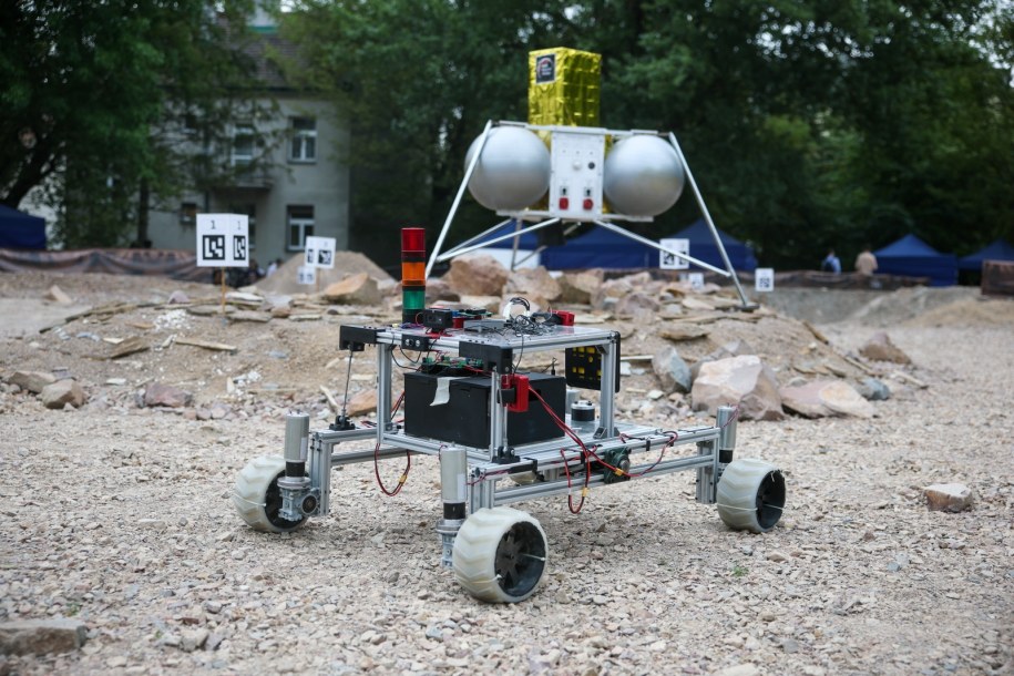 11. edycja zawodów łazików marsjańskich European Rover Challenge na terenie Akademii Górniczo-Hutniczej w Krakowie //Łukasz Gągulski /PAP