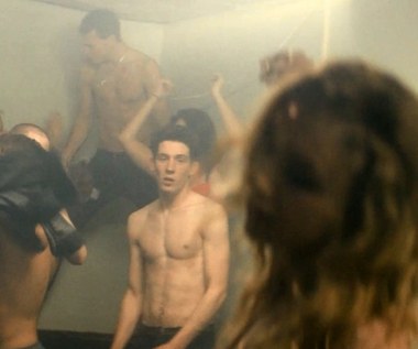 11 grudnia na ekrany polskich kin trafi poruszający dramat "Tajemnice Bridgend".  Jedną z głównych ról zagrała w nim Hannah Murray, młoda aktorka znana z seriali "Skins" i " Gra o tron".

 