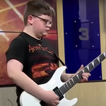 11-latek robi furorę w sieci. Jego gitarowe popisy zachwyciły gwiazdy rocka
