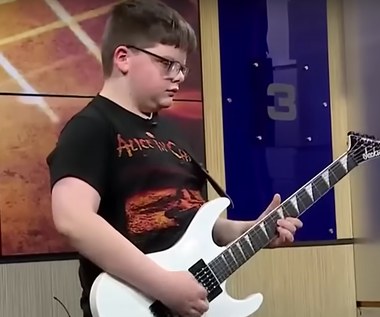 11-latek robi furorę w sieci. Jego gitarowe popisy zachwyciły gwiazdy rocka