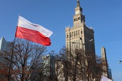 11 listopada. Przy Rondzie Dmowskiego gromadzą się pierwsi uczestnicy Marszu Niepodległości