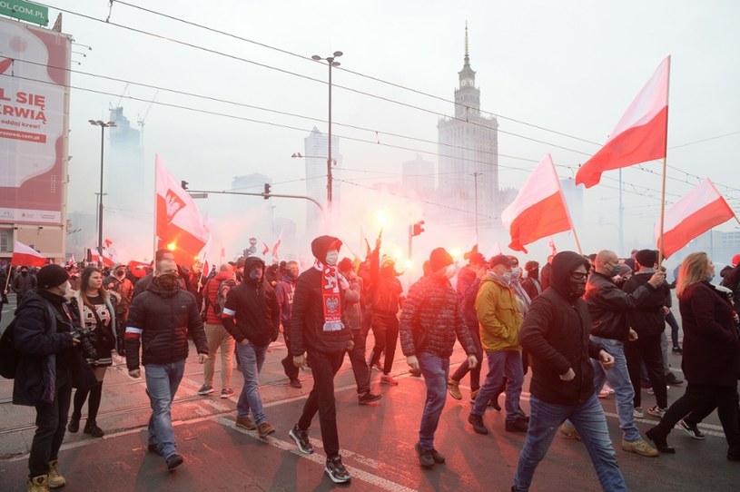 11 listopada ulicami Warszawy co roku przechodzi Marsz Niepodległości /Jan Bielecki/East News /East News