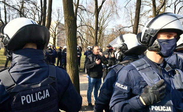 11 osób zatrzymanych, blisko 200 wniosków o ukaranie. Protesty podczas obchodów rocznicy katastrofy smoleńskiej