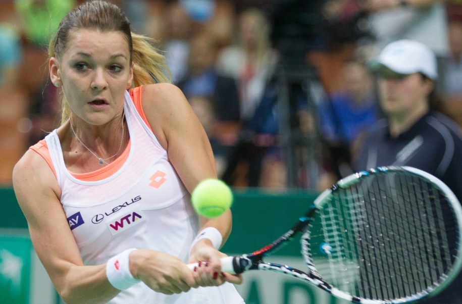 12 kwietnia 2014. Agnieszka Radwańska w pojedynku z Francuską Alize Cornet w półfinale turnieju tenisowego WTA BNP Paribas Katowice Open /Andrzej Grygiel /PAP