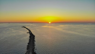 ​12-latka tonęła przy falochronie. Uratowali ją dwaj mężczyźni
