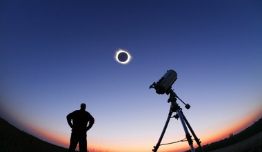 12 sierpnia zaćmienie Słońca. O której godzinie szykować teleskopy?