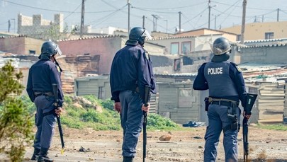 12 uzbrojonych ludzi weszło do tawerny i zaczęło strzelać. 10 osób nie żyje