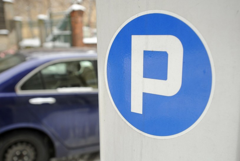 12 zł za godzinę parkowania "dorżnęło" kierowców. Ulice miasta opustoszały