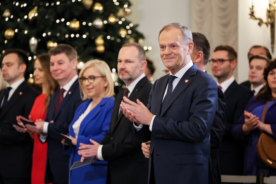 13.12.2023. Premier Donald Tusk (C-P) podczas uroczystości zaprzysiężenia kierowanego przez niego gabinetu w Pałacu Prezydenckim w Warszawie /Paweł Supernak /PAP