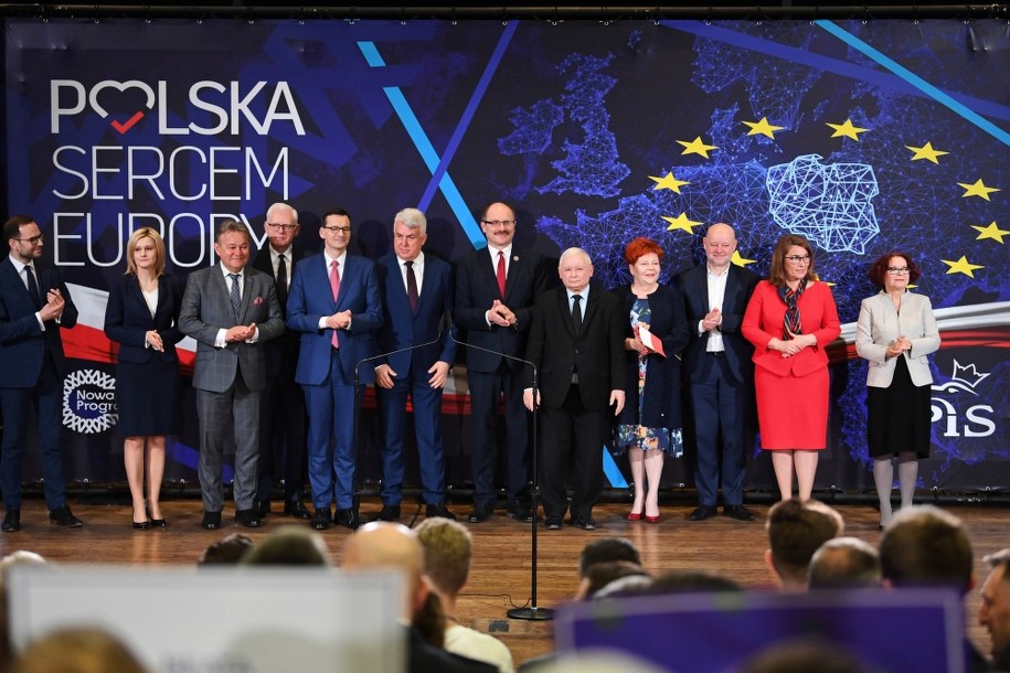 13 kwietnia 2019. Politycy PiS - wśród nich premier Mateusz Morawiecki i prezes Jarosław Kaczyński - podczas przedwyborczej konwencji regionalnej ugrupowania w Lublinie /Wojciech Pacewicz /PAP