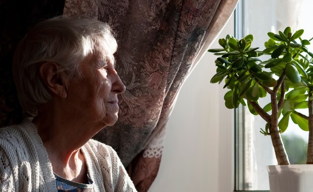 13-latka pomogła zmarzniętej seniorce. Policja dziękuję małej bohaterce