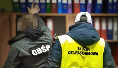 13 osób zatrzymanych. Przez ich działania Skarb Państwa stracił 300 mln zł