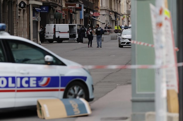 13 osób zostało rannych w wyniku eksplozji, do której doszło w piątek po południu w Lyonie na ulicy Wiktora Hugo /EPA/ALEX MARTIN /PAP/EPA