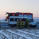 13 rannych w zderzeniu ciężarówki z busem. Kierowca TIR-a uciekł z miejsca wypadku  