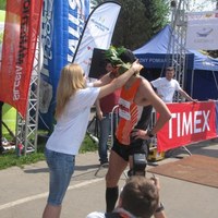 Pierwsi biegacze na mecie IV Silesia Marathon