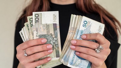 1300 zł "za nic". W Polsce ruszą testy bezwarunkowego dochodu podstawowego