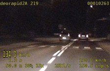 134 km/h w zabudowanym i wyprzedzanie na pasach