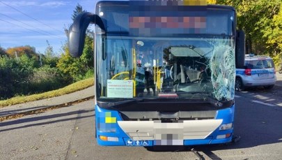 14-latek na hulajnodze potrącony przez autobus